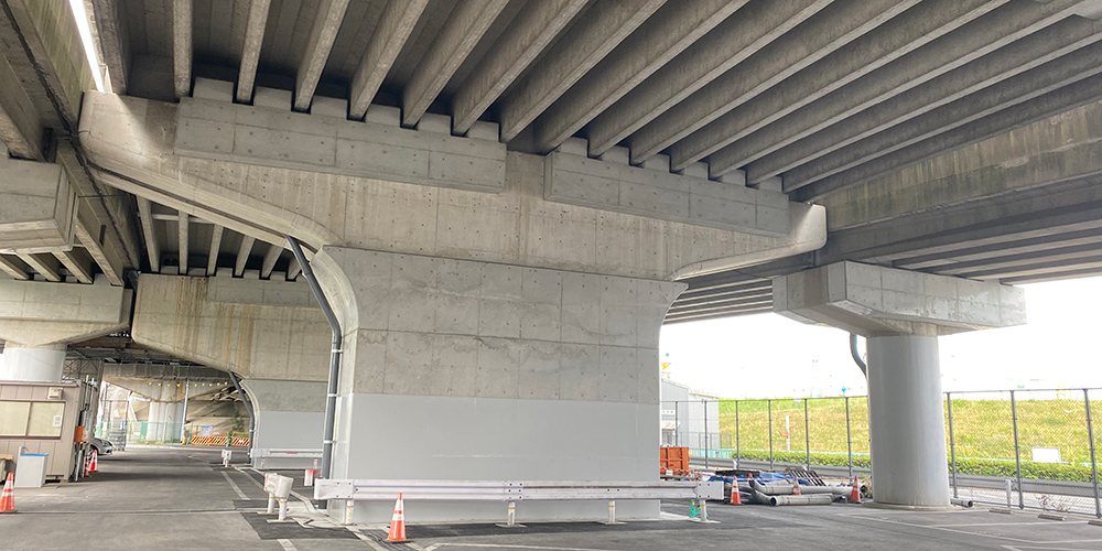 橋脚炭素繊維巻き立て工